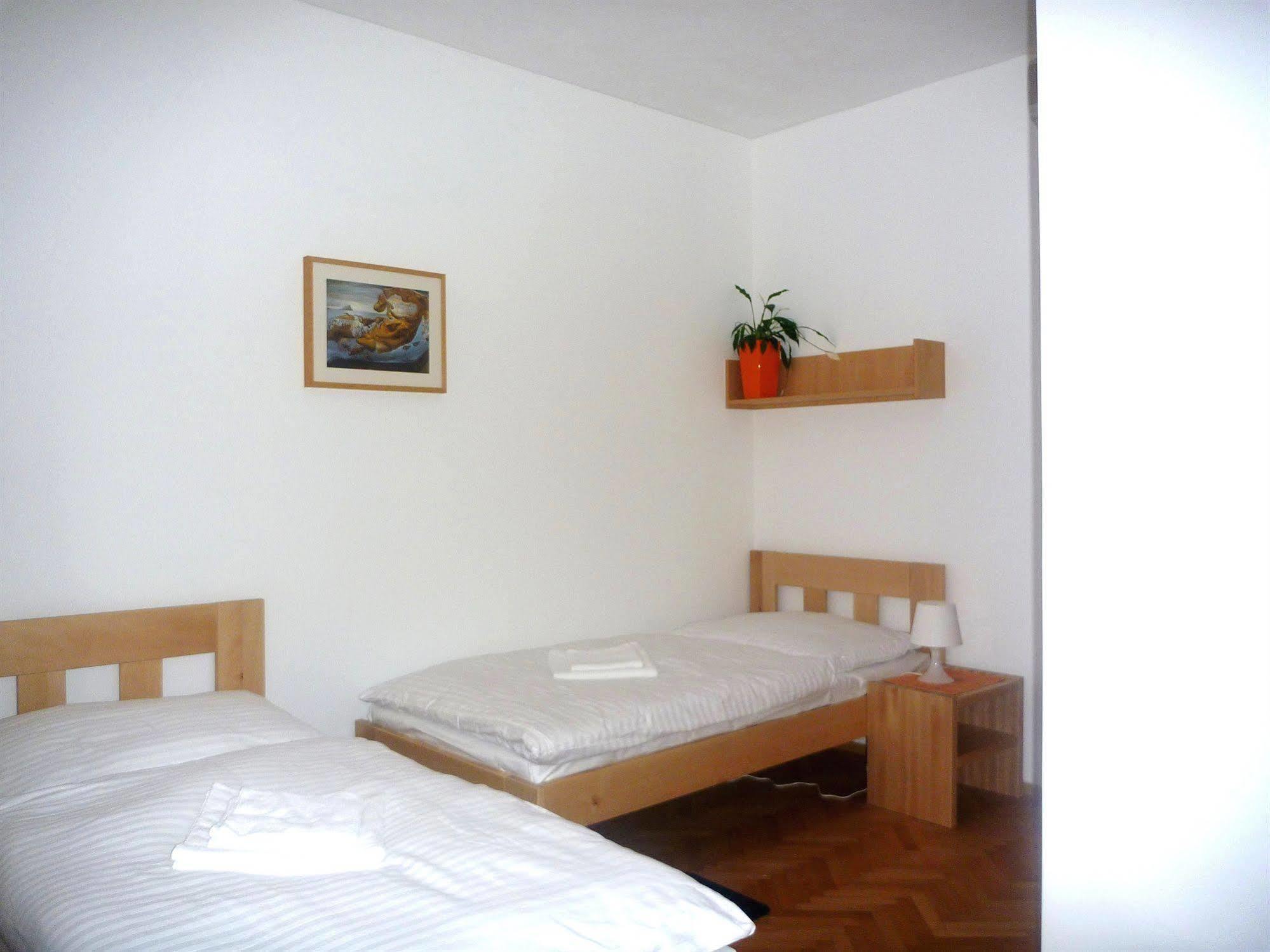 Hotel Garni Rambousek Прага Екстериор снимка