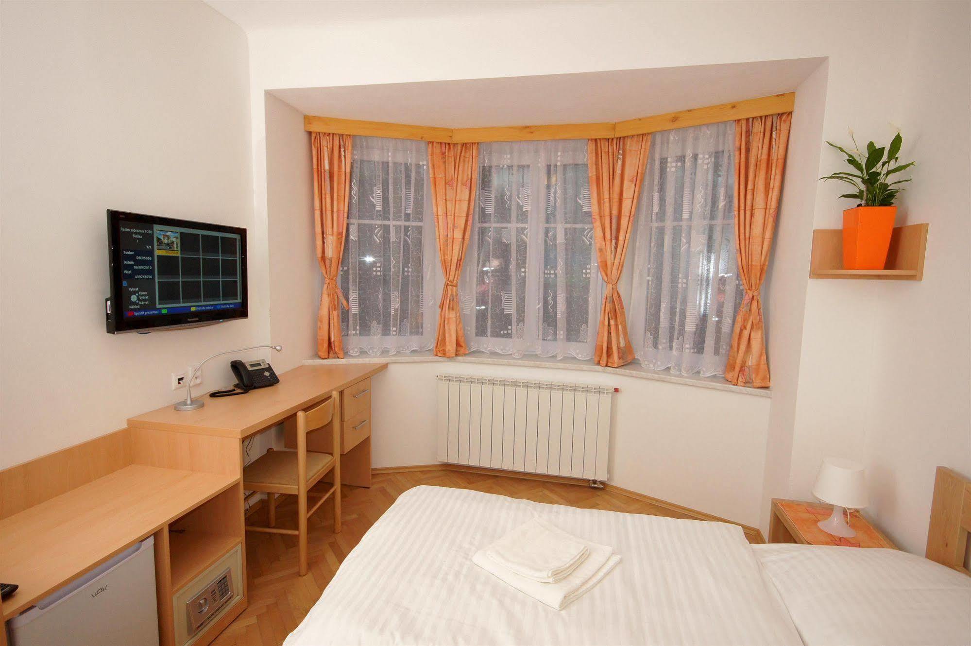 Hotel Garni Rambousek Прага Екстериор снимка